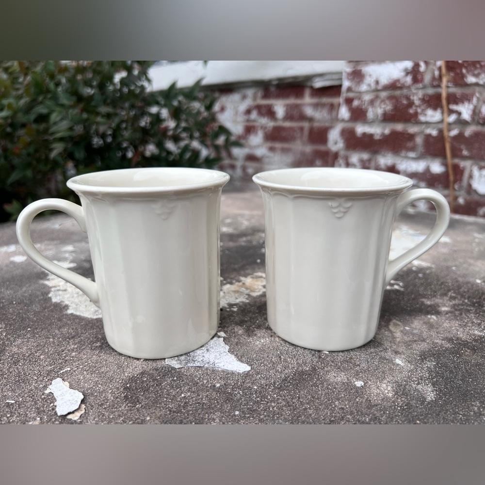 Lenox CASUAL ELEGANCE Mugs 10oz Glossy Embossed Scrolls Set of 2 Made in USA